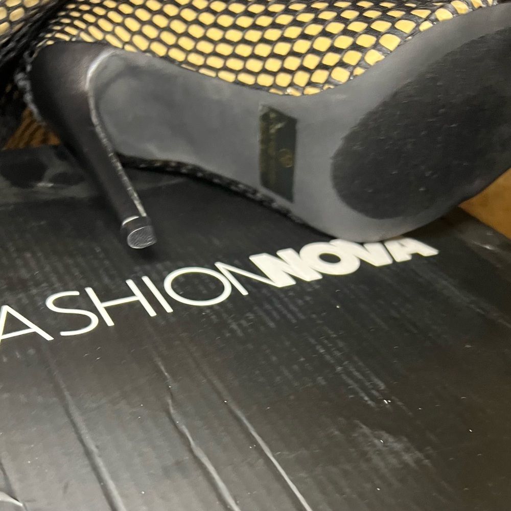 Fishnet knee length boots - Picture 3 of 5